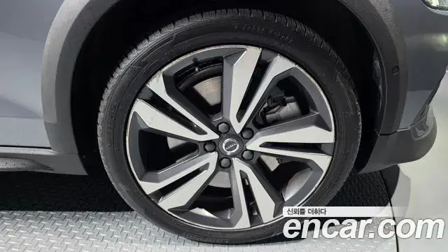 Volvo V60 Cross Country 2019 — Photo 20/20