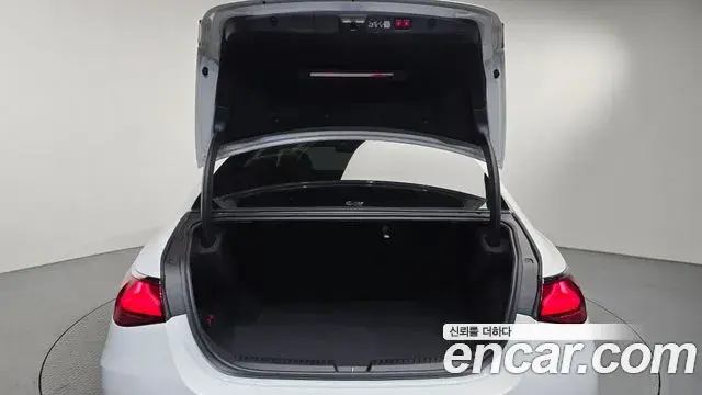 Mercedes-Benz E-Class 2026 — Şəkil 17/20