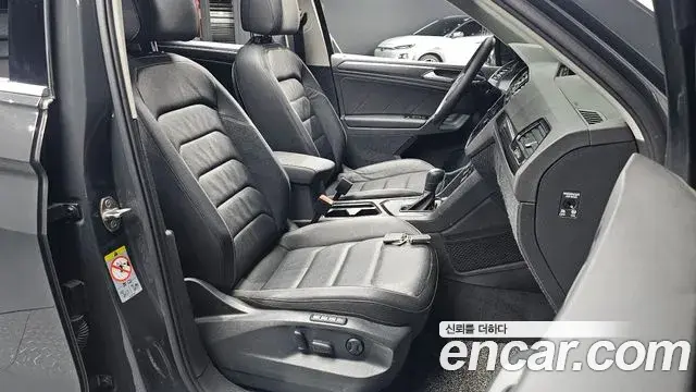 Volkswagen Tiguan 2020 — Şəkil 27/32