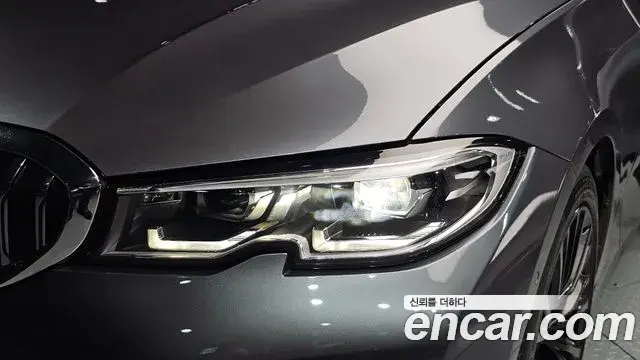 BMW 3 Series 2019 — ფოტო 22/31