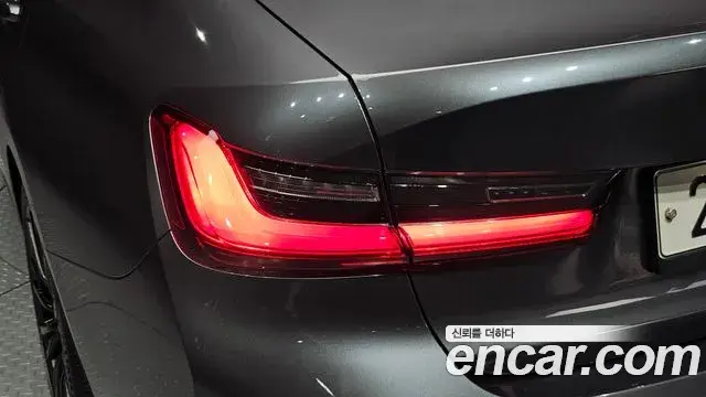 BMW 3 Series 2019 — ფოტო 2/31
