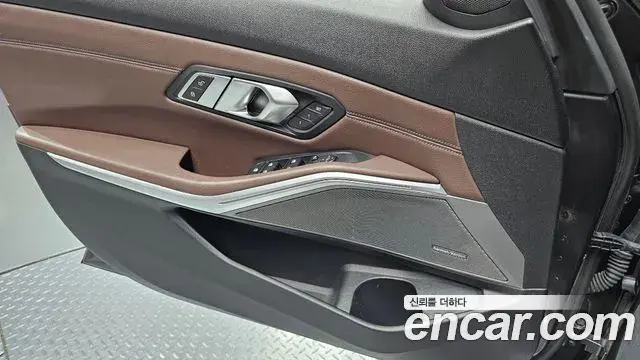 BMW 3 Series 2019 — ფოტო 31/31
