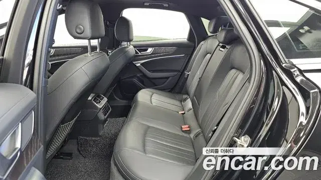 Audi A6 2021 — Photo 27/33