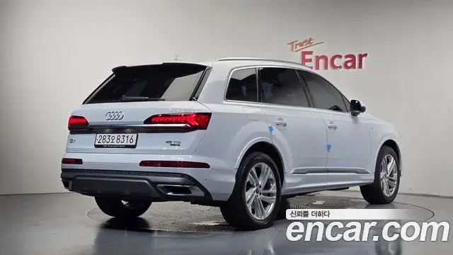 Audi Q7 2022 — ფოტო 13/33