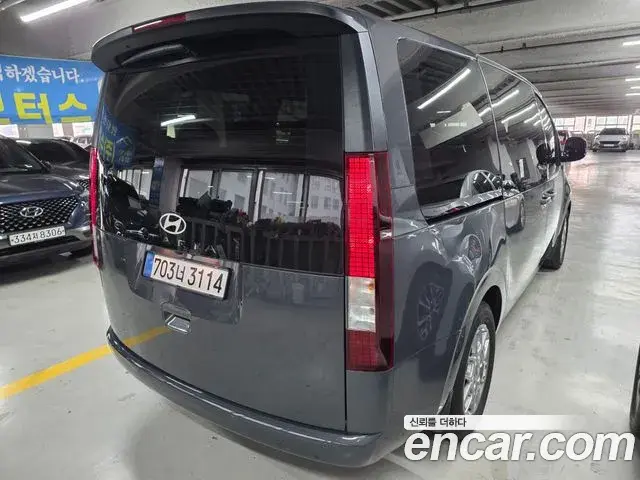 Hyundai Staria 2026 — Photo 1/17