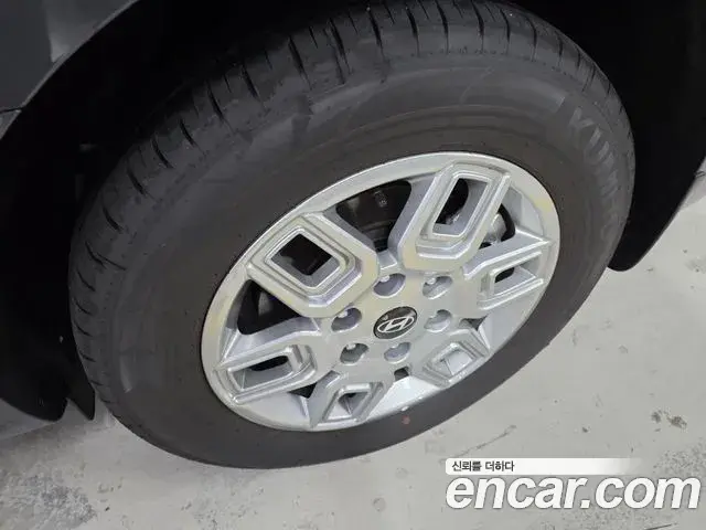 Hyundai Staria 2026 — Photo 3/17