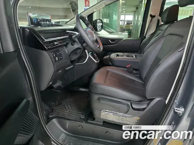 Hyundai Staria 2026 — Photo 4/17