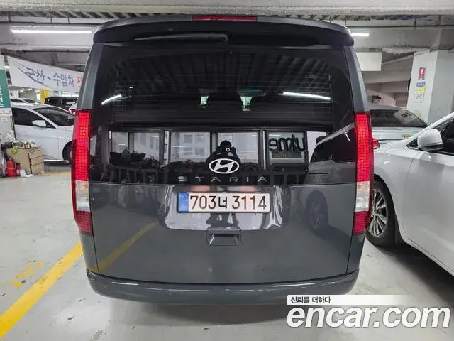 Hyundai Staria 2026 — Photo 16/17