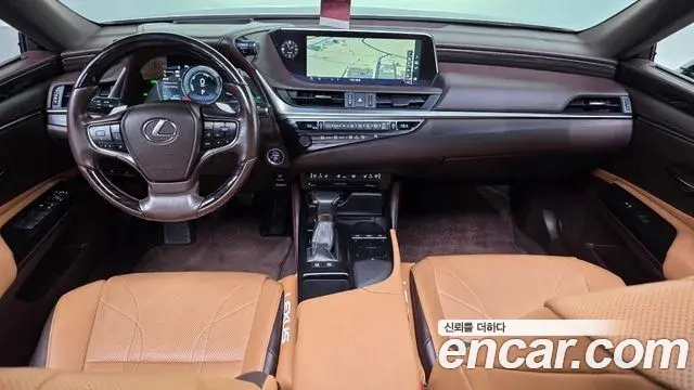 Lexus ES300h 2019 — Photo 7/20