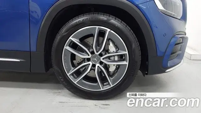 Mercedes-Benz GLB-Class 2025 — Фото 4/18