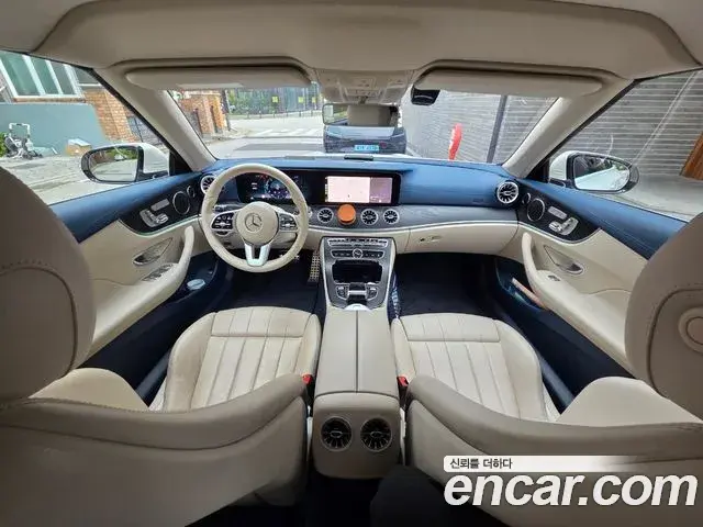 Mercedes-Benz E-Class 2019 — Photo 12/20