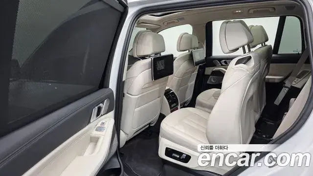 BMW X7 2022 — Фото 12/20