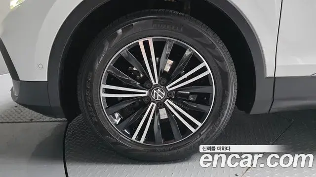 Volkswagen Tiguan 2021 — Şəkil 14/34