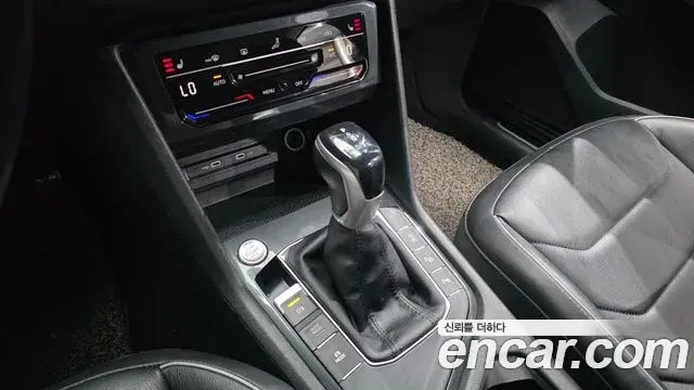Volkswagen Tiguan 2021 — Şəkil 20/34