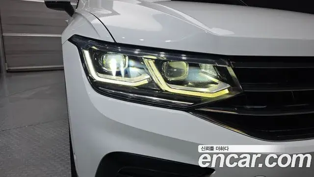 Volkswagen Tiguan 2021 — Şəkil 31/34