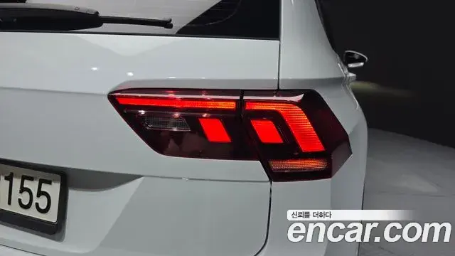 Volkswagen Tiguan 2021 — Şəkil 32/34