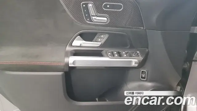 Mercedes-Benz GLB-Class 2023 — Фото 15/18