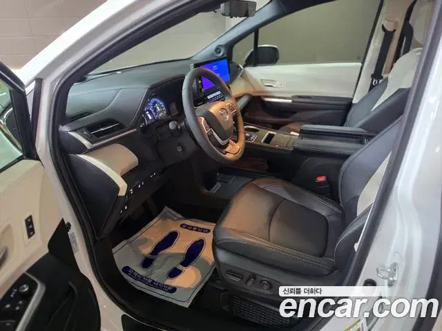 Toyota Sienna 2025 — Şəkil 9/20