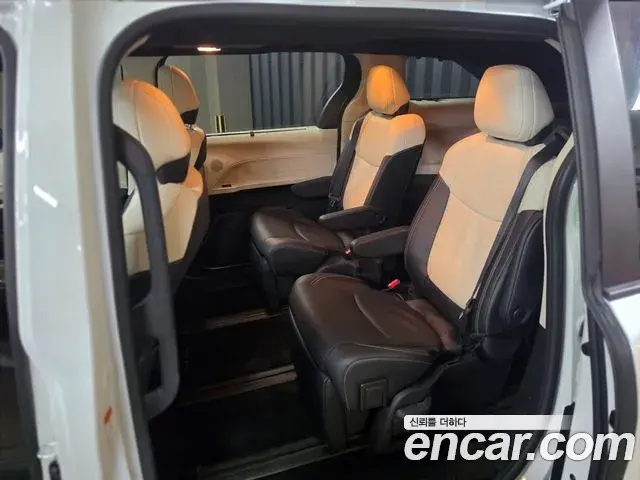 Toyota Sienna 2025 — Şəkil 11/20