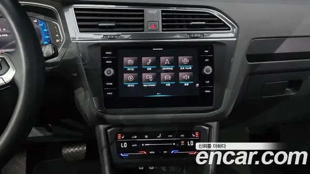 Volkswagen Tiguan 2023 — ფოტო 13/20