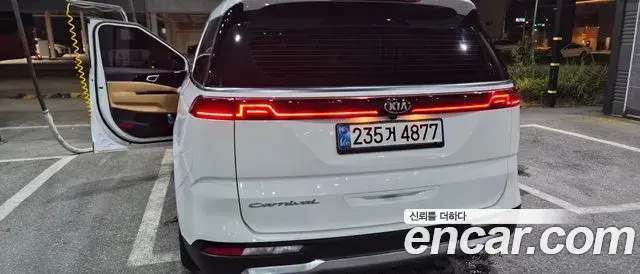 Kia Carnival 2021 — Photo 12/14