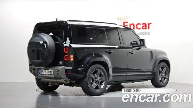 Land Rover Defender 2021 — Фото 2/20
