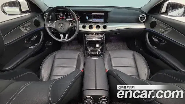 Mercedes-Benz E-Class 2018 — Фото 7/20