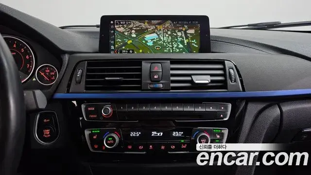 BMW 3 Series 2018 — Фото 12/20