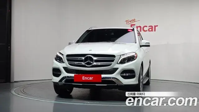 Mercedes-Benz GLE-Class 2018 — Photo 14/32