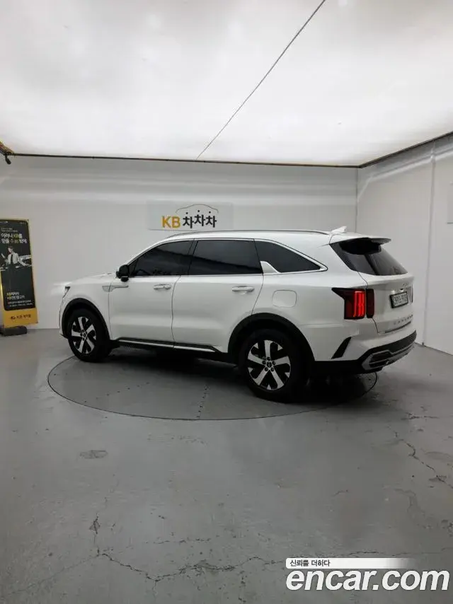 Kia Sorento 2022 — Фото 1/17