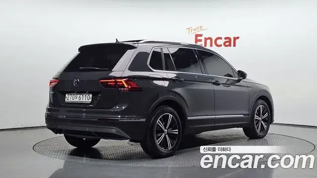 Volkswagen Tiguan 2019 — Фото 2/20