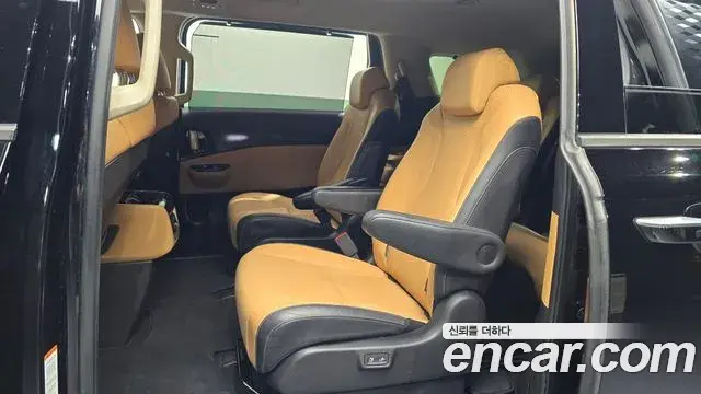Kia Carnival 2021 — ფოტო 29/31