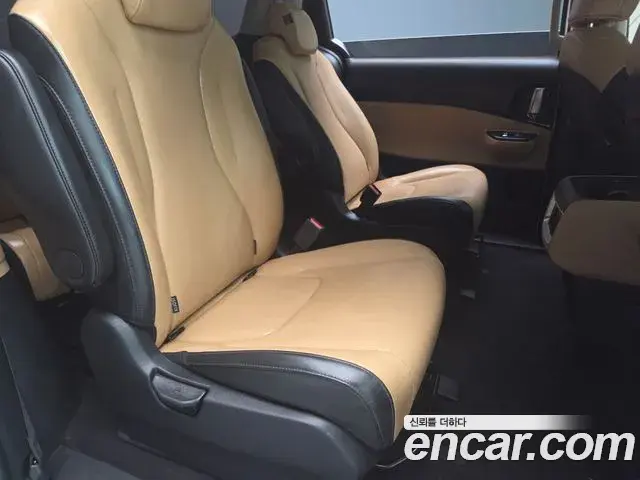 Kia Carnival 2023 — Photo 13/20