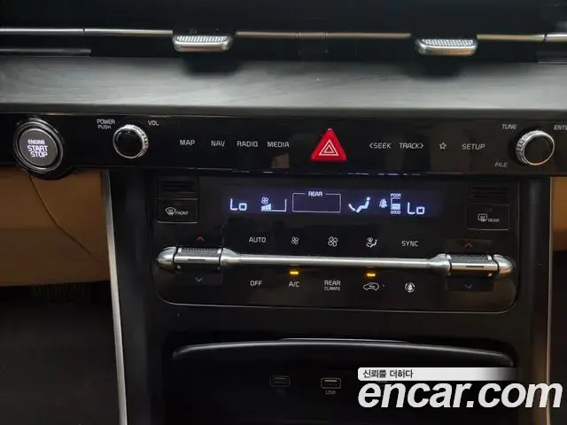 Kia Carnival 2023 — Photo 18/20