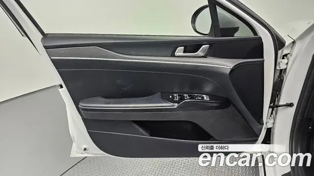 Kia K5 2022 — Photo 12/30