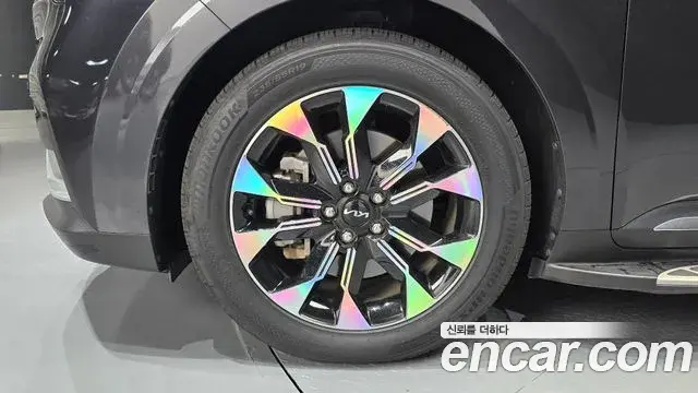 Kia Carnival 2021 — Фото 5/20