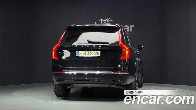 Volvo XC90 2023 — Photo 9/32