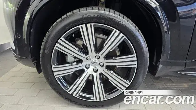 Volvo XC90 2023 — Photo 31/32