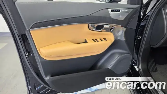 Volvo XC90 2023 — Photo 29/32