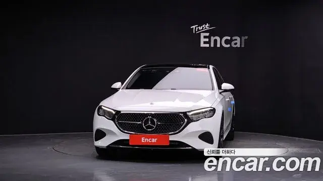 Mercedes-Benz E-Class 2025 — Photo 3/20