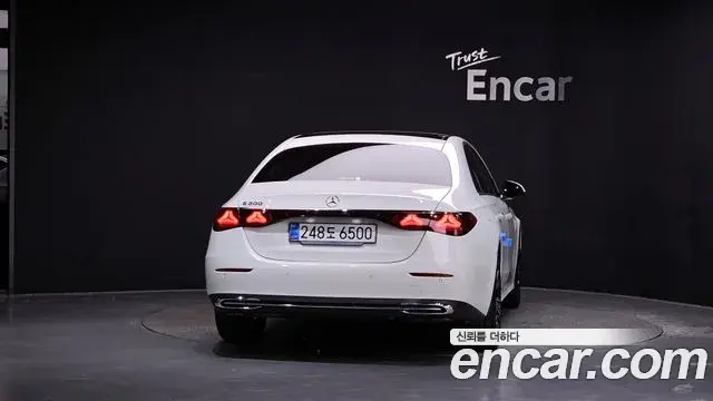 Mercedes-Benz E-Class 2025 — Photo 4/20