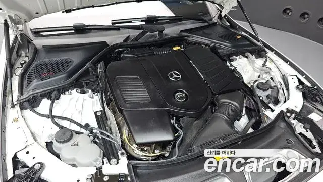 Mercedes-Benz E-Class 2025 — Photo 6/20