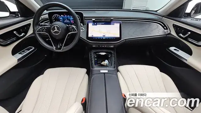 Mercedes-Benz E-Class 2025 — Photo 7/20