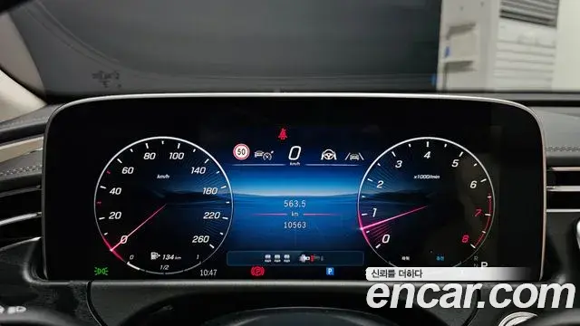 Mercedes-Benz E-Class 2025 — Photo 8/20