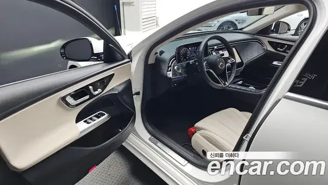 Mercedes-Benz E-Class 2025 — Photo 10/20