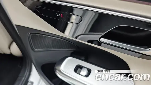 Mercedes-Benz E-Class 2025 — Photo 18/20