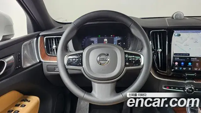 Volvo XC60 2023 — Фото 13/20