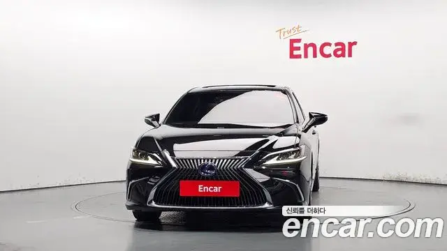 Lexus ES300h 2018 — Фото 3/20