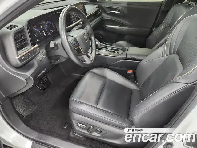 Toyota Crown Crossover 2023 — ფოტო 5/19