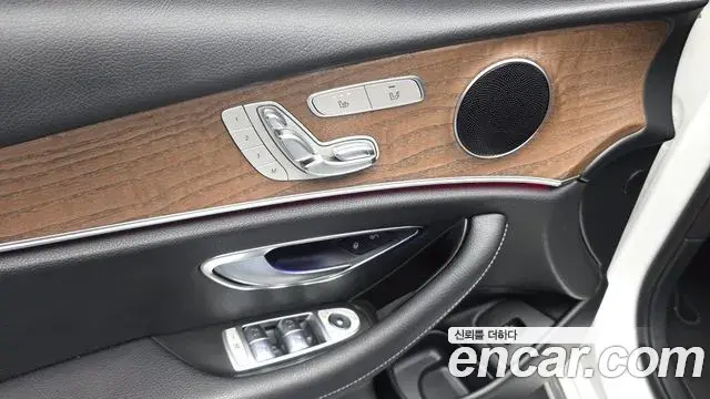 Mercedes-Benz E-Class 2018 — Фото 20/20